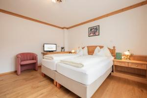 Suite with Balcony room in Biohotel Leutascherhof