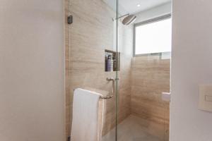 New Luxurious Oceanfront 2 Bedroom Condo with Stunning Views