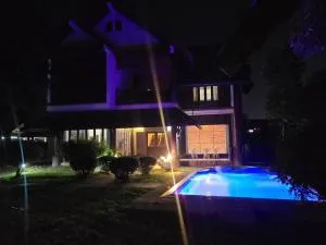 Siwon Pool Villa(시원풀빌라) - 廊开