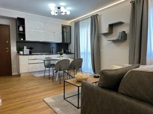 The Captains Apartments Marina - next to Verbella - Leonardo Academy, MXP