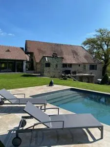 agréable chambre d hôte avec piscine et jacuzzi - 拉维恩