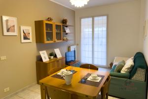 Balcony and garage - Beaches 5min away - Smart TV