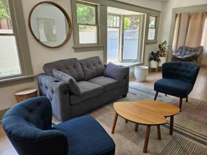 Entire home in Historic Long Beach close to shops