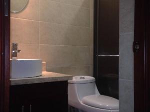 Alcantara apt, Ground floor, great for digital, 2 blocks walk to beach