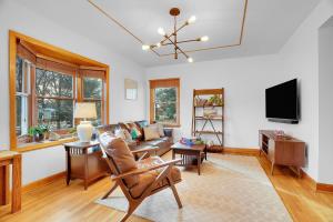 Beautiful Historic House in Central Longmont