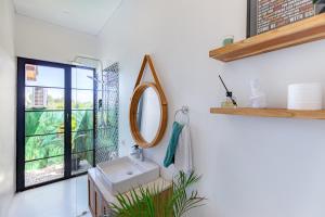 THE SWAN BINGIN - 360 Ocean & Uluwatu Hills View in Bingin Beach