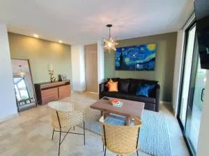 Starry Night Beautiful 1st floor apt w/luxury amenities - La Aurora