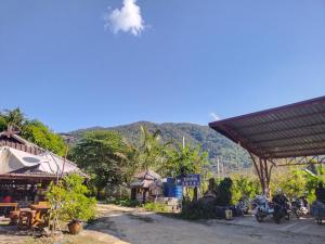 ต้นพร้าวรีสอร์ท Ton prao Resort