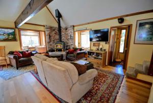 Hennessys Laughing Bear Lodge