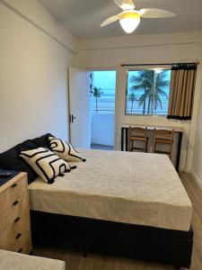 Pé na areia, vista mar, wi-fi e varanda !