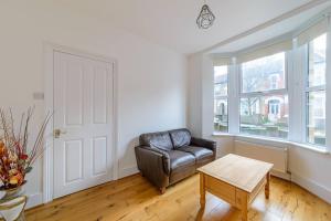 Modern Simplicity 10mins from Westfield, Stratford - Pass the Keys