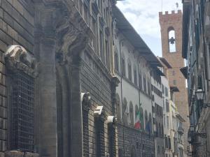 LA SEDE DELLARTE Monolocale Studio e Camere in Torre Medievale vicino a Duomo e Piazza Signoria