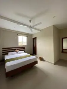 Lamandu City Hotel - Kombichankulama
