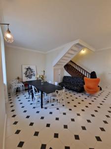 Maisons de vacances Grande Maison meublee tout equipe Wifi, Tele, Billard - Demeure de 196 m2 a Tain l'hermitage - 5 Chambres - 17 Couchages : photos des chambres