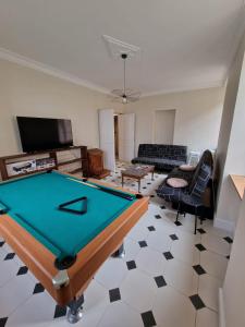 Grande Maison meublée tout équipé Wifi, Télé, Billard - Demeure de 196 m2 à Tain lhermitage - 5 Chambres - 12 Couchages