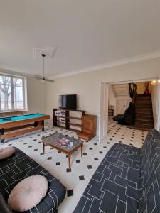 Maisons de vacances Grande Maison meublee tout equipe Wifi, Tele, Billard - Demeure de 196 m2 a Tain l'hermitage - 5 Chambres - 17 Couchages : photos des chambres