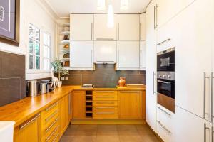 Double Apartments 220 sqm Private Garden up to 20 guests, Villa des Ammonites 0&1
