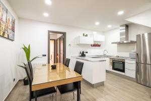 Luxury Beach Apartment, next to the sea