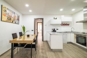 Luxury Beach Apartment, next to the sea