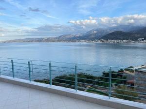 Frosini Seafront Loft