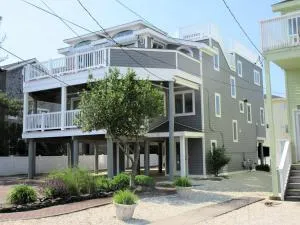 Close Walk To The Beach, The Perfect Home For A Single Family, - Harvey Cedars