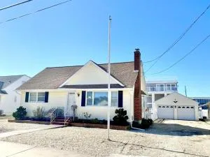 Vacation Rental With Pool On Lbi - Beach Haven Crest