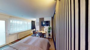 CROWN LIVING Studios - Studio für 2 Personen - Sitzplatz auf der Terrasse - kostenloser Parkplatz - Self Check-in