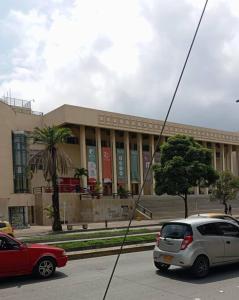 Cómodo apartamento central en Cali sobre la 5ta 301