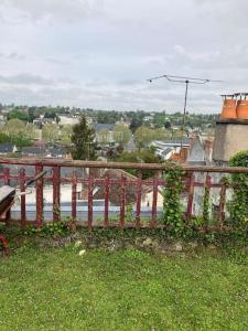 Maisons de vacances La Maison du Donjon - Gites de 8 personnes, parking prive avec jardin terrasse : photos des chambres