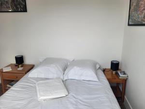 Maisons de vacances La Maison du Donjon - Gites de 8 personnes, parking prive avec jardin terrasse : photos des chambres