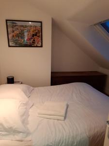 Maisons de vacances La Maison du Donjon - Gites de 8 personnes, parking prive avec jardin terrasse : photos des chambres