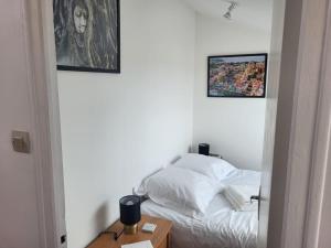Maisons de vacances La Maison du Donjon - Gites de 8 personnes, parking prive avec jardin terrasse : photos des chambres
