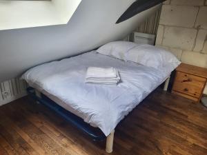 Maisons de vacances La Maison du Donjon - Gites de 8 personnes, parking prive avec jardin terrasse : photos des chambres
