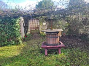 Maisons de vacances La Maison du Donjon - Gites de 8 personnes, parking prive avec jardin terrasse : photos des chambres