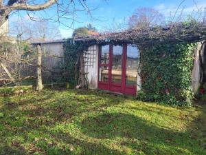 Maisons de vacances La Maison du Donjon - Gites de 8 personnes, parking prive avec jardin terrasse : photos des chambres