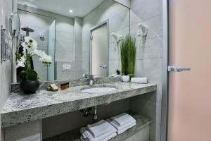 Double Room with Extra Bed room in La Mer