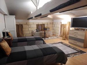 B&B / Chambres d'hotes Domaine La Corniche : Suite avec Vue sur Lac 