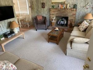 Cute 4 Bedroom Bayside Home Located In Barnegat Light!