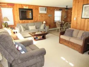 Upgraded 2Nd Floor Duplex In The Heart Of Harvey Cedars Close To The Bay Beach And The Ocean, - Harvey Cedars