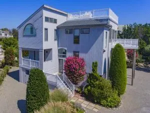 Stunning Home In Loveladies With 4 Bedrooms, Private Swimming Pool And Wifi - Loveladies