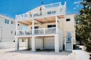 Reverse Living Home Walking Distance To Beach - Waretown