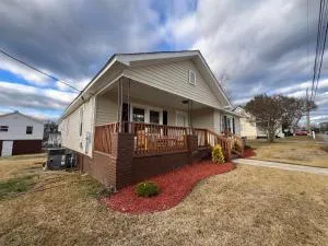 A quaint 100 year old house - Clover