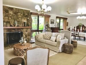 Luxe Homestay 4 BEDROOM Option at 6 OClock Shadows