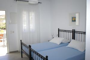 Petra & Fos Studios and Rooms Sifnos Greece