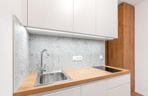 Modern studio near Airport and city centre!