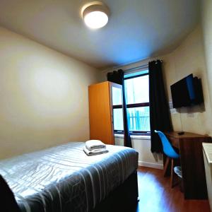 Liverpool City Centre Private Rooms including smart TVs - with Shared Bathroom