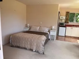 Carrickfergus Cottage Unit 1 - Kakapotahi