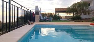 La Torrecica, con carácter andaluz y magníficas vistas al mar y Sierra Nevada