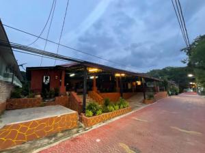 INTAN CHALEt