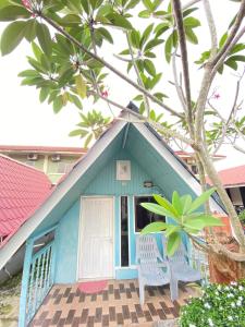 INTAN CHALEt